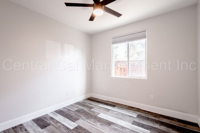 Building Photo - 4 Bedroom/3 Bath Home with Solar, Pool and...