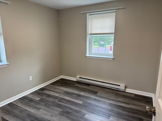 Building Photo - Souderton renovated First floor 2 bedroom ...