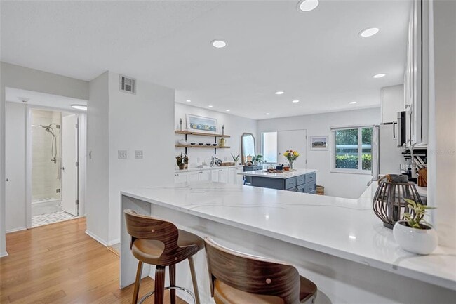 Building Photo - 1600 1st Ave W