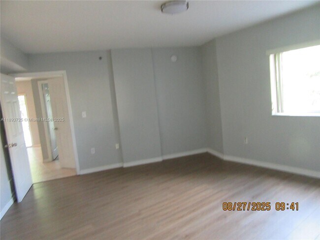 Building Photo - 2475 NW 16th St Rd