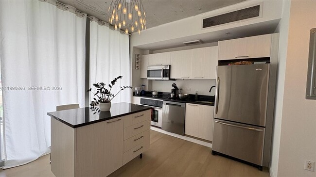 Building Photo - 3451 NE 1st Ave