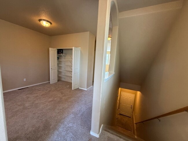 Building Photo - g434