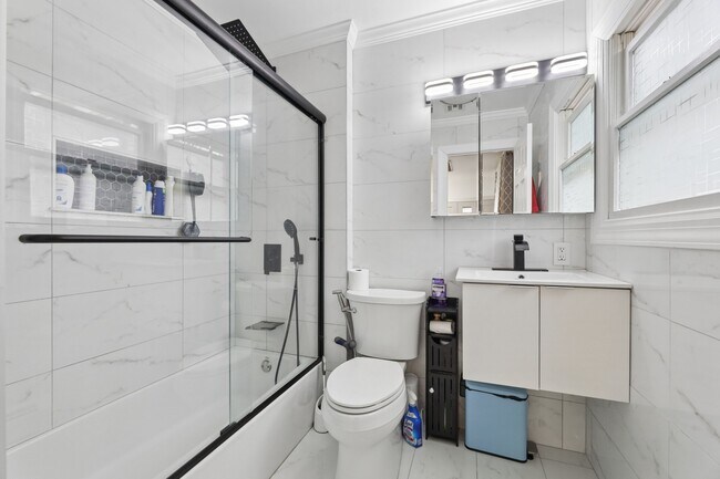 Building Photo - 52 Hillside Ave