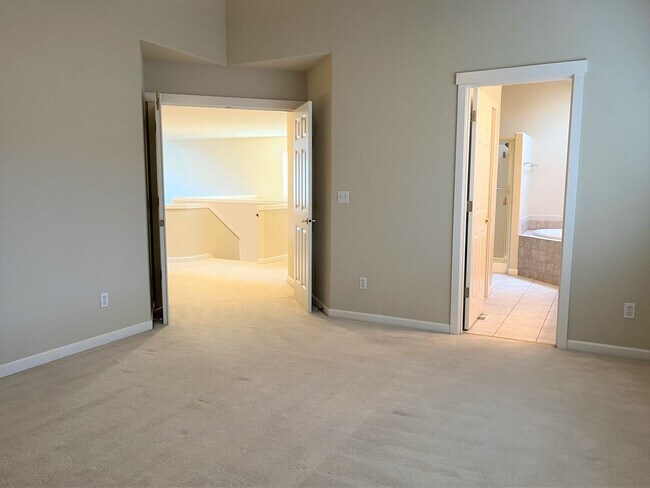 Building Photo - 1853 Pointe Woodworth Dr NE