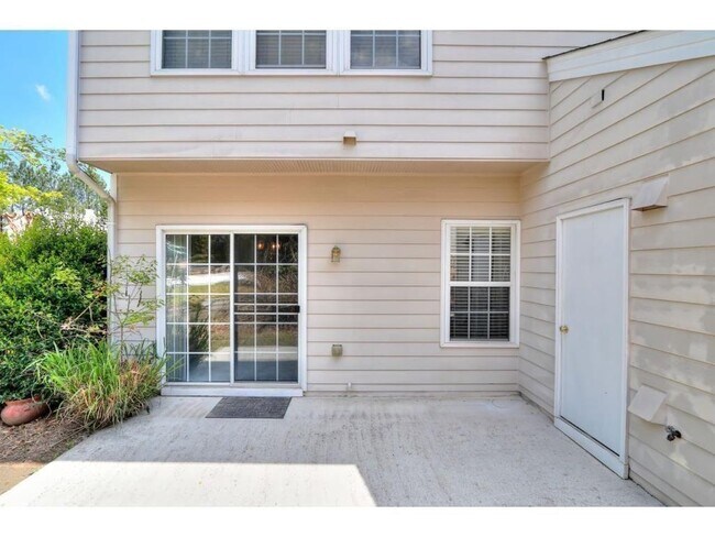 Building Photo - 4171 Howell Park Rd