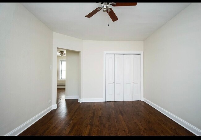 Building Photo - 3845 N Greenview Ave