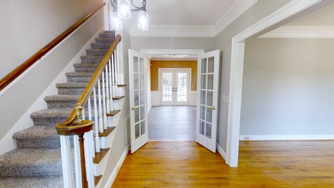 Building Photo - 4130 Knollcrest Cir N