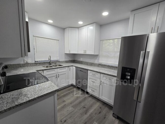 Building Photo - 217 S Tuck Point