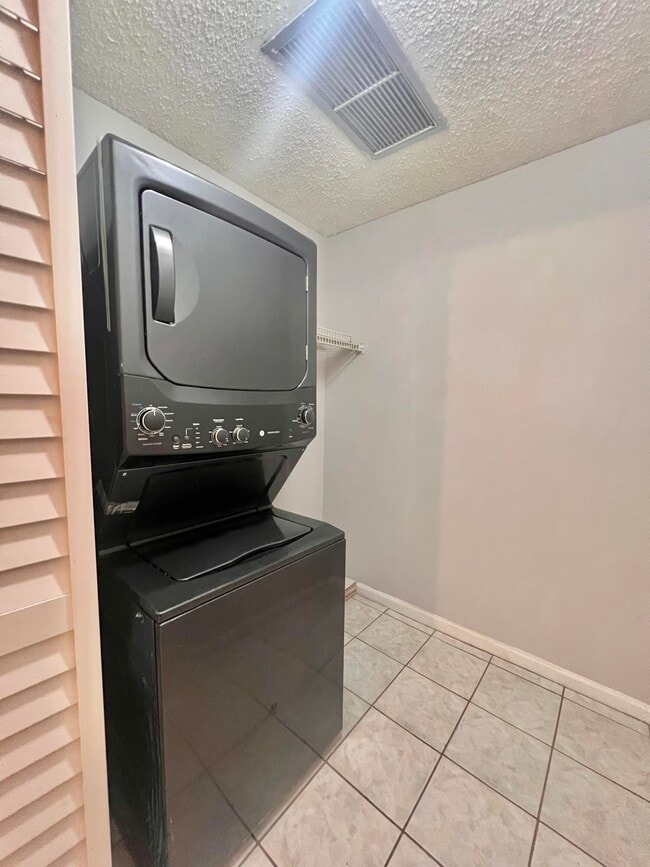 Building Photo - 5330 Elmhurst Rd