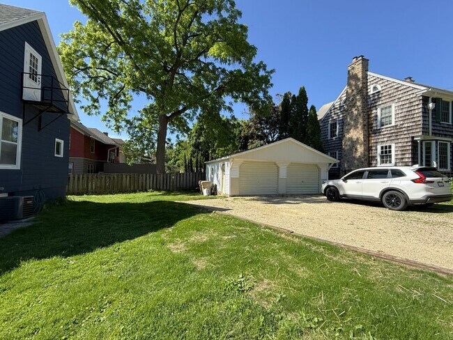 Building Photo - 116 Lathrop St