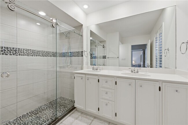 Building Photo - 2700 Lantern Ln