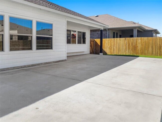 Building Photo - 551 Tanda Ln