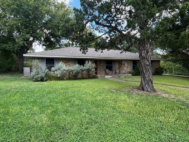 Building Photo - Lovely secluded home in Waco!