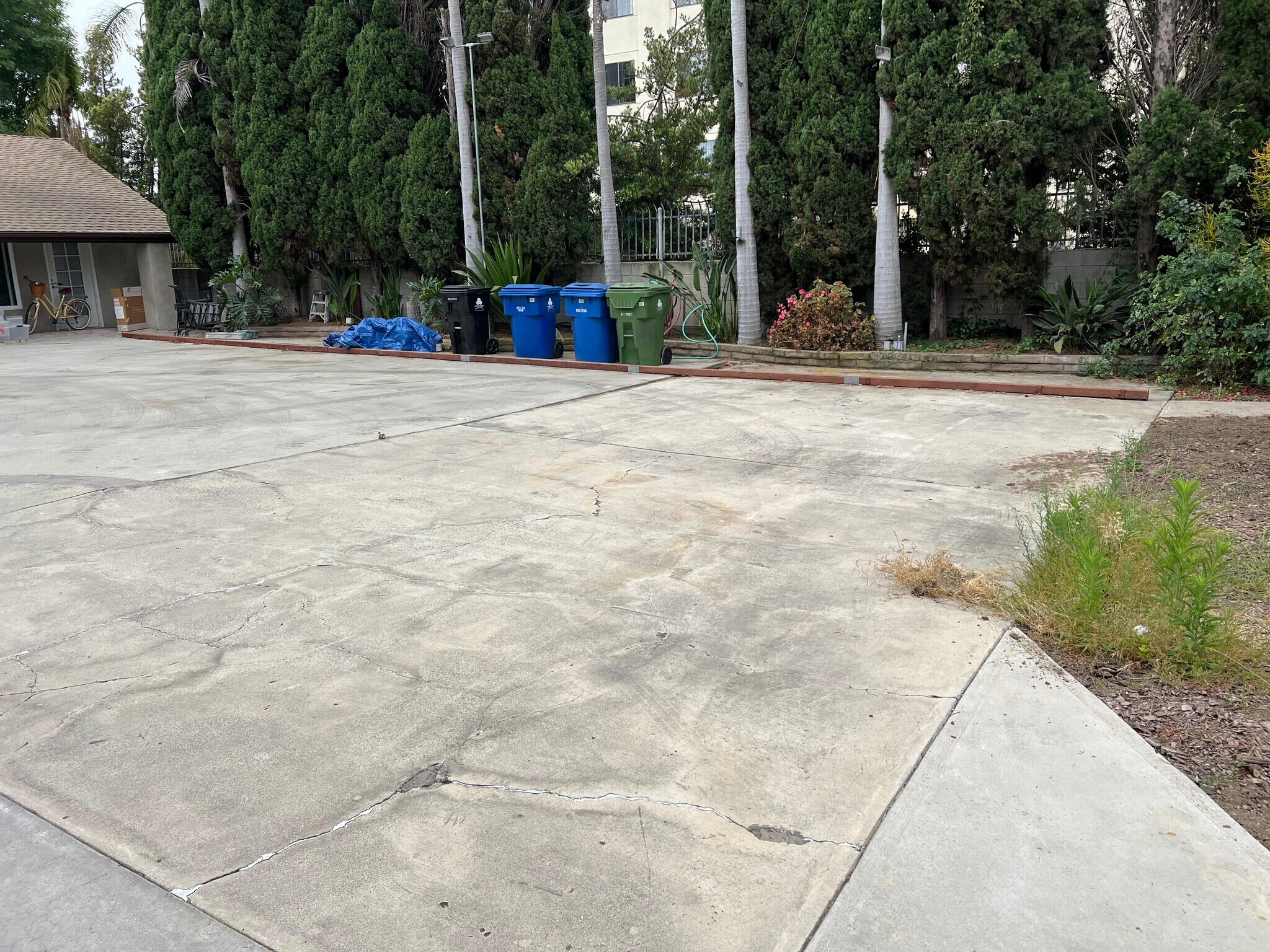 Building Photo - 11160 Greenlawn Ave