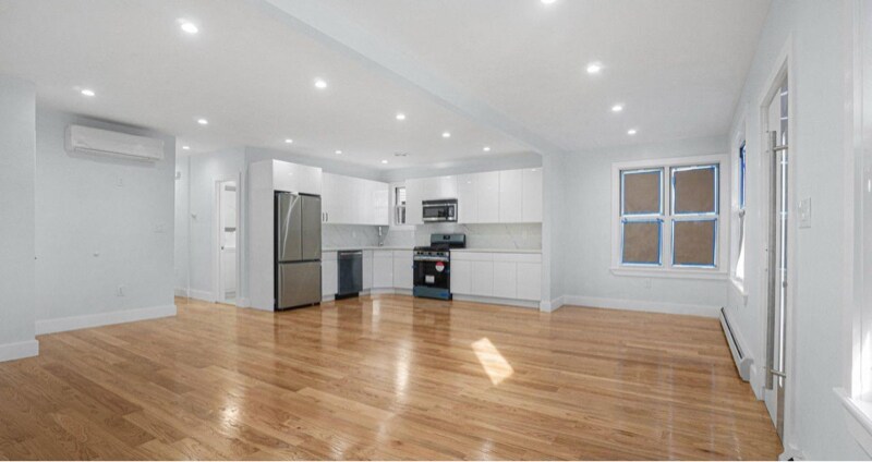 Primary Photo - 158-29-15875 75th Ave