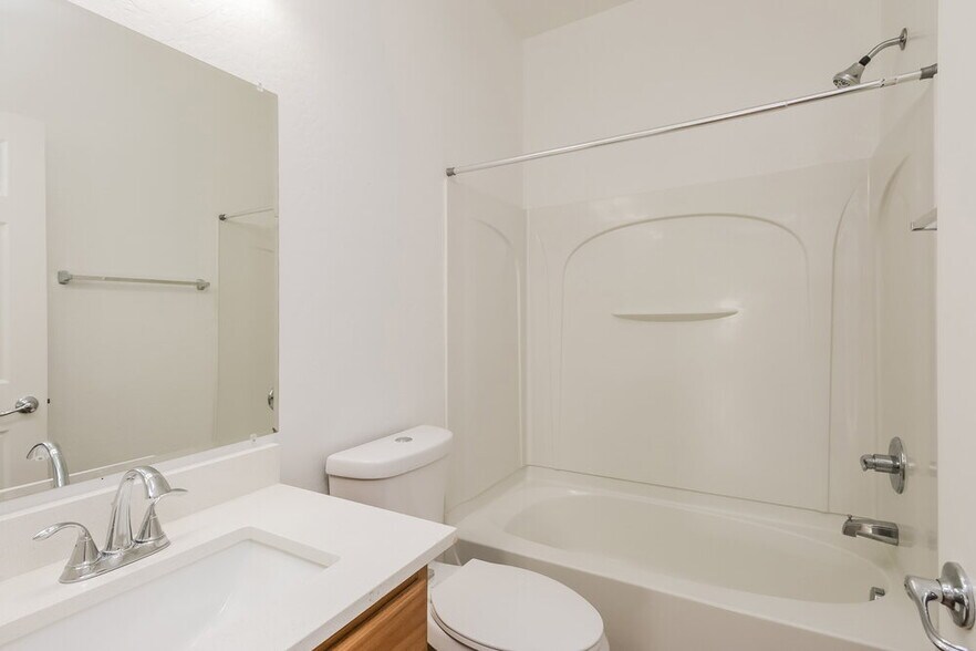 Building Photo - 4743 E Olney Ave