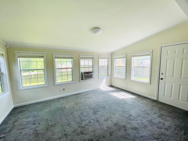 Building Photo - *Reduced Rent* Home Sweet Home