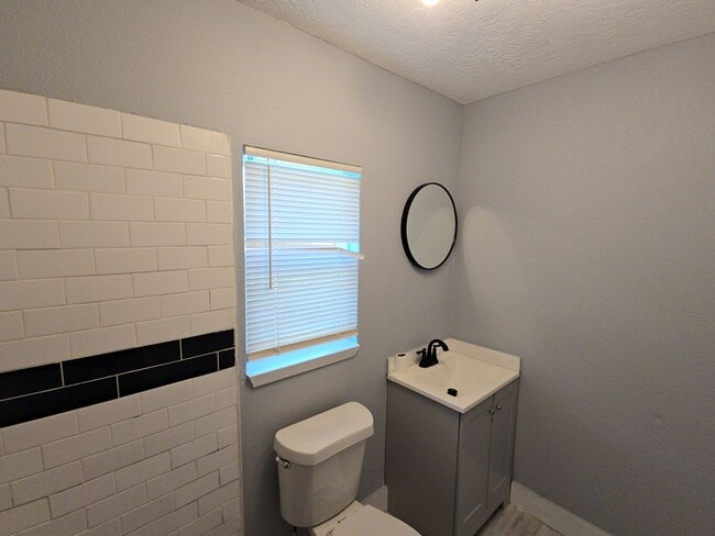 Building Photo - 9010 Linda Vista Rd