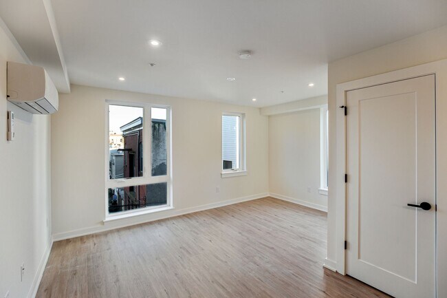 Building Photo - 933 N 29th St