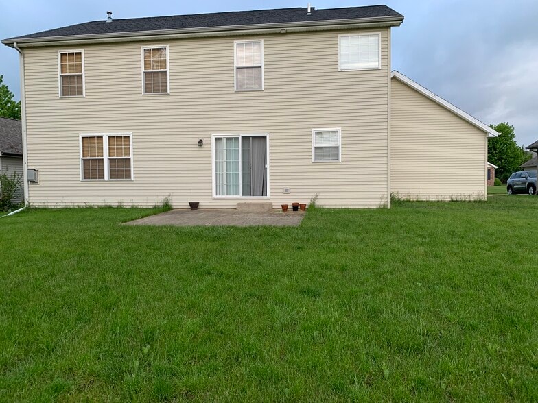 Building Photo - 11005 N Waterton