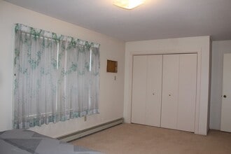 Building Photo - Fully Furnished!