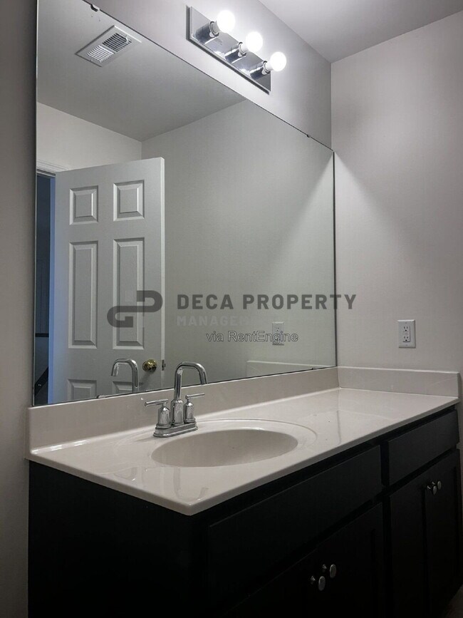 Building Photo - 288 Crestfield Ct
