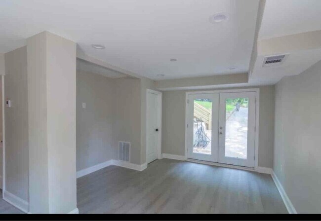 Building Photo - 2368 Jefferson Terrace