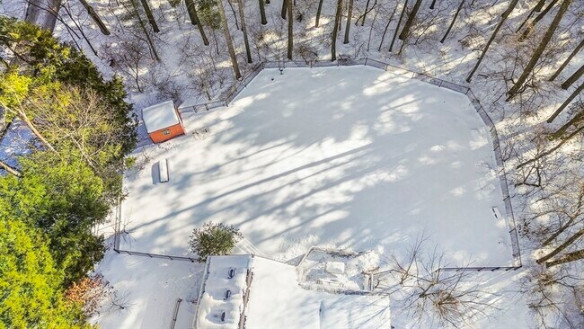 Building Photo - 77 Colonial Rd