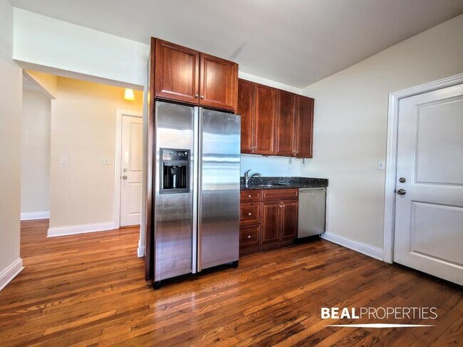 Building Photo - 1 bedroom in CHICAGO IL 60613