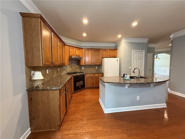 Building Photo - 2501 Royston Dr