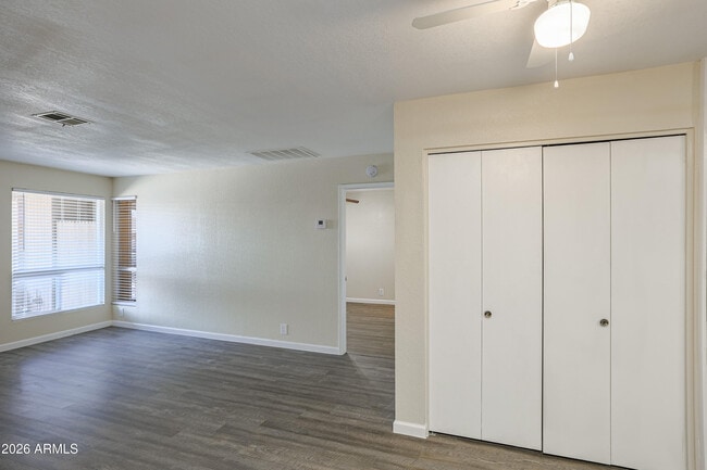 Building Photo - 501 W Hononegh Dr