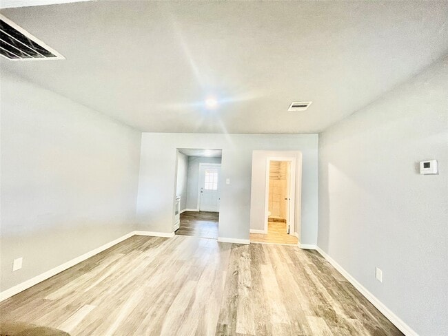 Building Photo - 6803 Bloom Dr