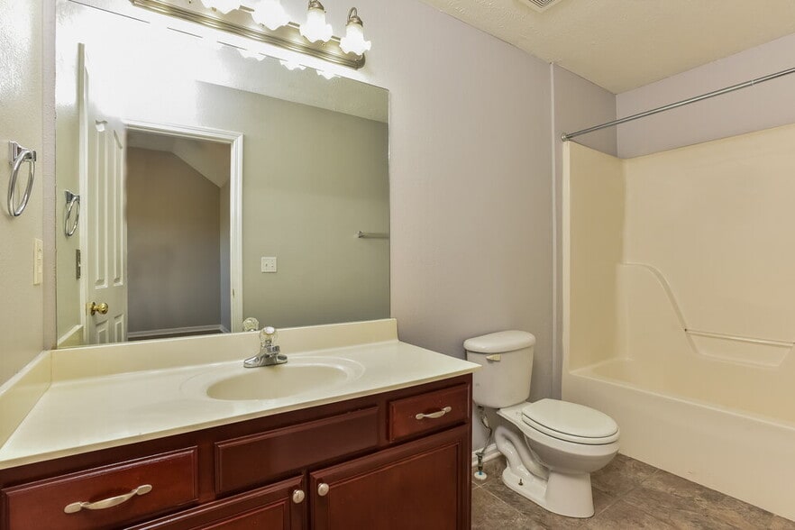 Building Photo - 675 Legacy Dr