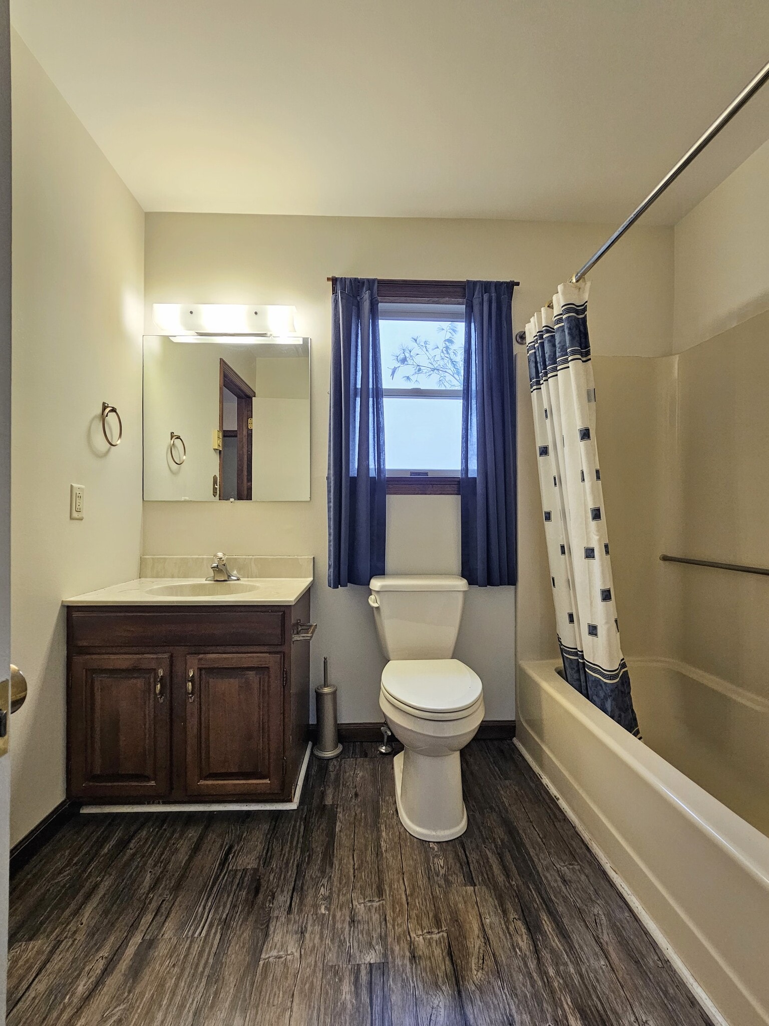 Building Photo - 474 N Maple St