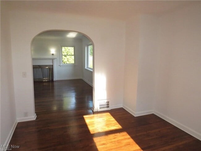 Building Photo - 6424 N Ridge Rd