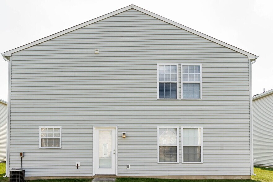 Building Photo - 9160 Middlebury Way