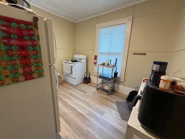 Building Photo - 409 N Cedar St