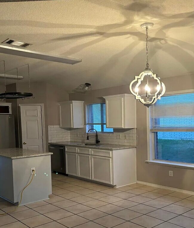 Building Photo - 111 E Great Plains Trail