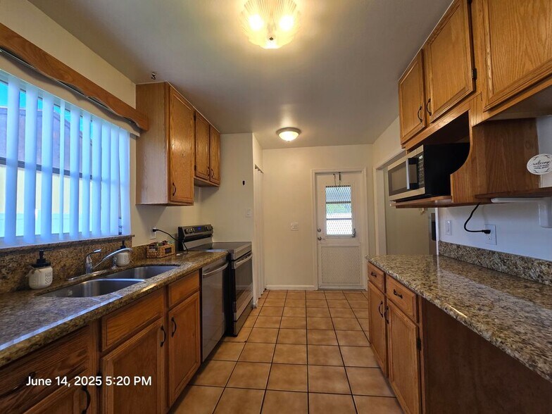 Building Photo - 3530 S 55th Ave