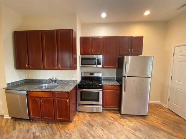 Building Photo - 2300 S Ridgeway Ave