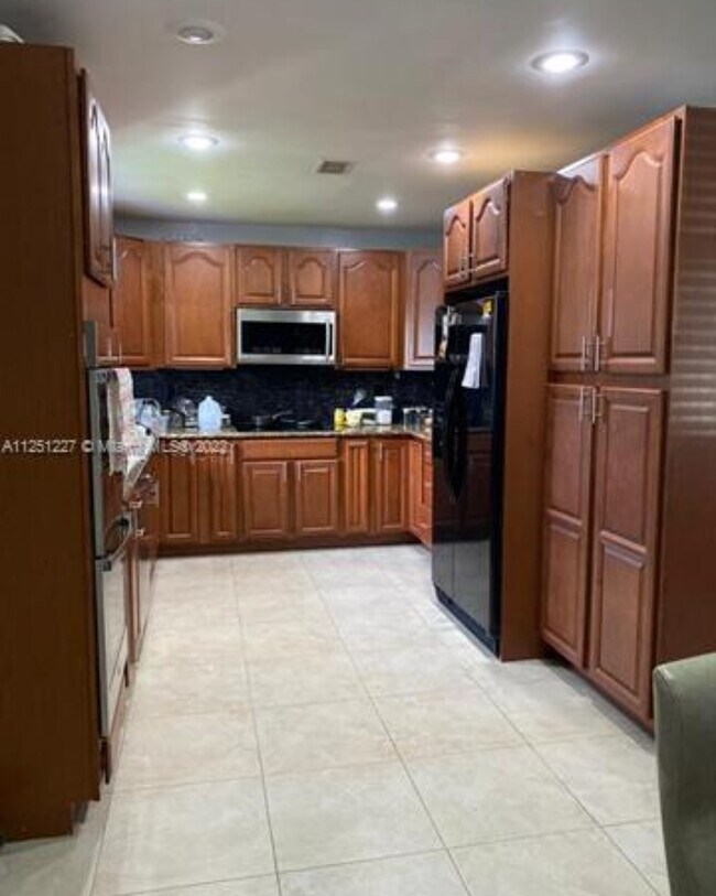 Building Photo - 7901 SW 21st St