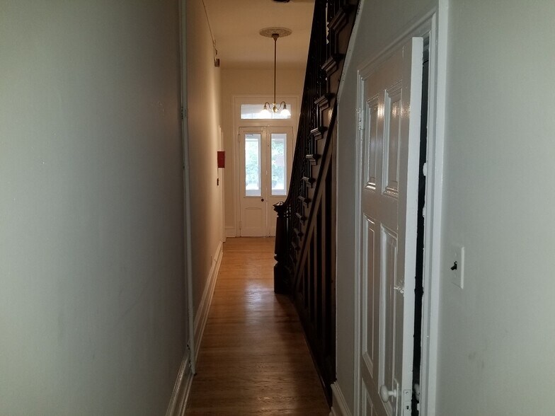 Front Entrance - 412 W Chelten Ave