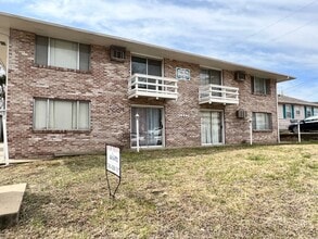 Building Photo - Spacious 1 Bdr Apt Across from KSU - Preleasing for 26/27 School Year!