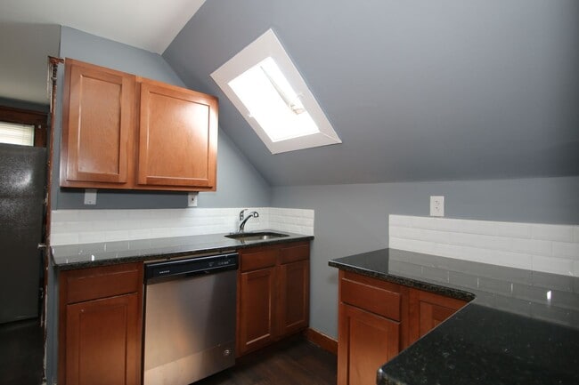 Building Photo - No DEPOSIT! Beautiful 2 bedroom