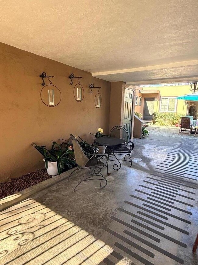 Building Photo - 666 Hope St