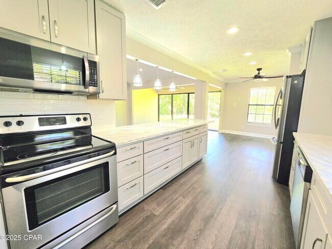 Building Photo - 4312 Brook Forest Dr