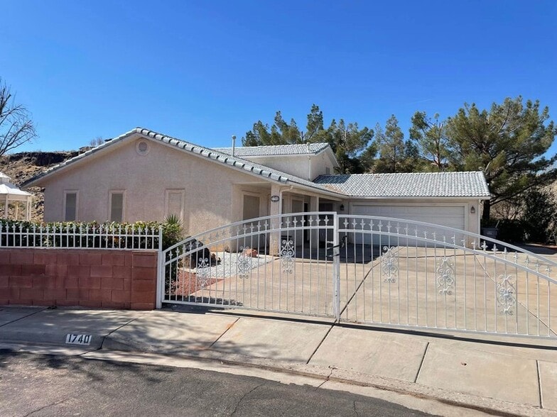 Building Photo - 1740 E 1200 N