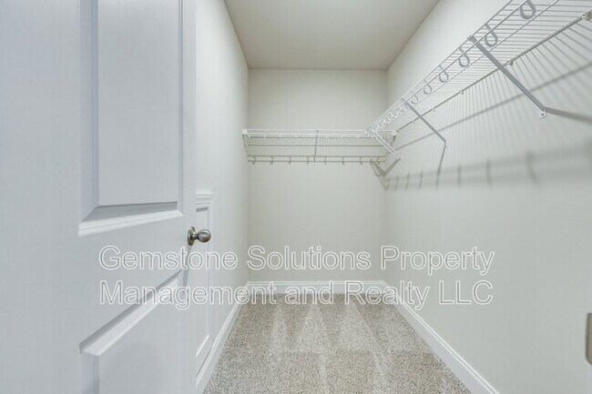 Building Photo - 204 Douglas Bend Rd