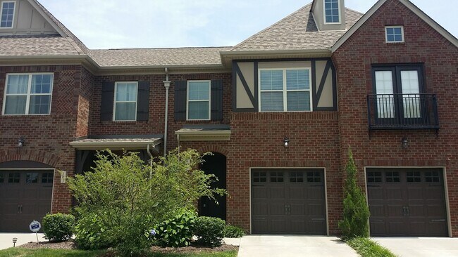 Primary Photo - 105 Ambassador Private Cir