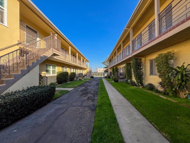 Interior Photo - 5919-5925 Crenshaw Blvd